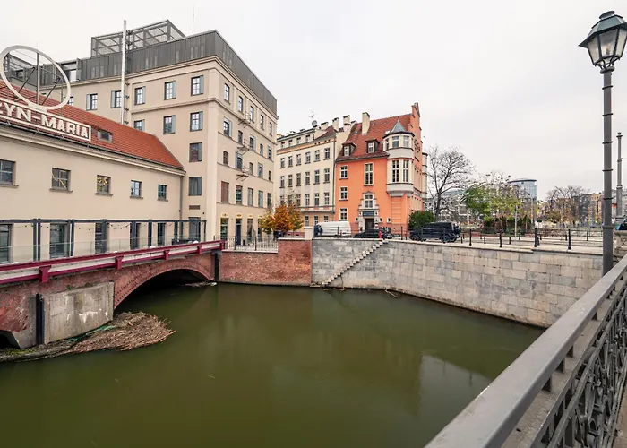 Wyspa Slodowa Apt - Top Location, Tram&Park Nearby - By Rentujemy